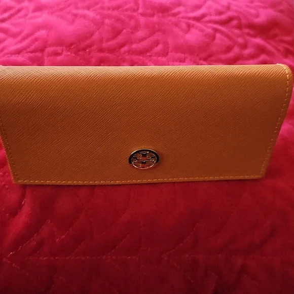 Tory Burch glass case - Picture 2 of 8